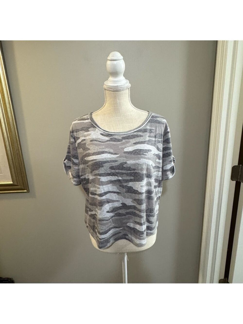 Cato Gray Camo Short Sleeve Tee. Size Large